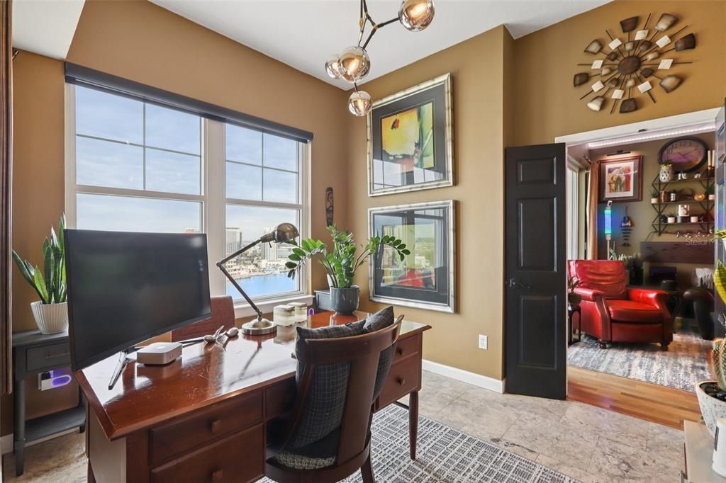 待售: $625,000 (2 贝兹, 2 浴室, 1022 平方英尺)