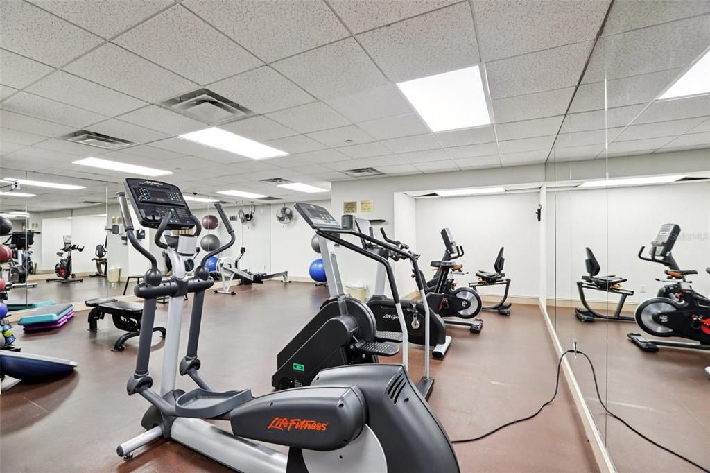 待售: $625,000 (2 贝兹, 2 浴室, 1022 平方英尺)