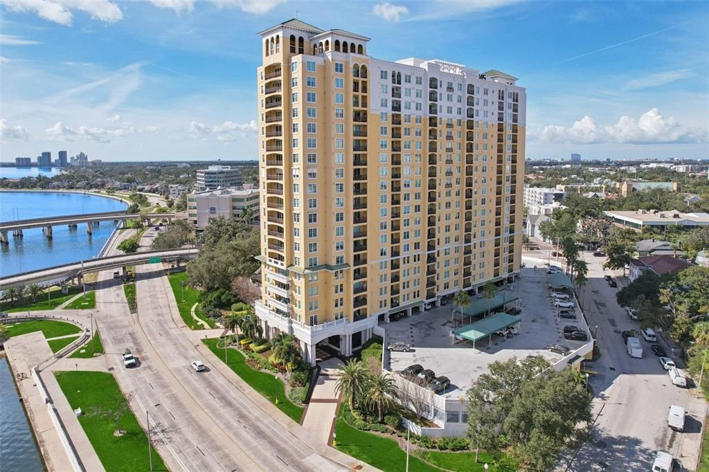 待售: $625,000 (2 贝兹, 2 浴室, 1022 平方英尺)