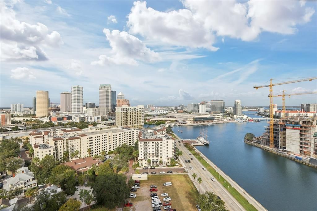 待售: $625,000 (2 贝兹, 2 浴室, 1022 平方英尺)