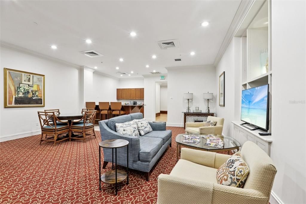 待售: $625,000 (2 贝兹, 2 浴室, 1022 平方英尺)