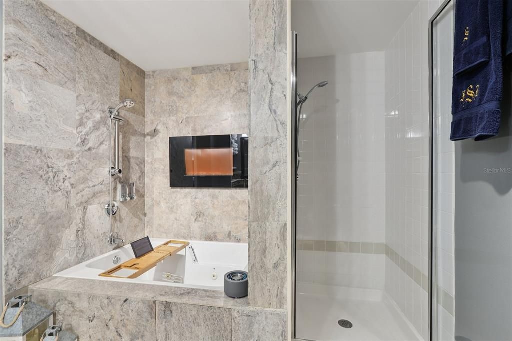 待售: $625,000 (2 贝兹, 2 浴室, 1022 平方英尺)