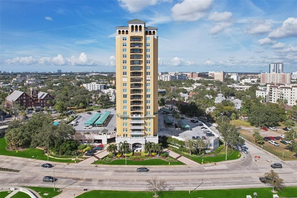 待售: $625,000 (2 贝兹, 2 浴室, 1022 平方英尺)