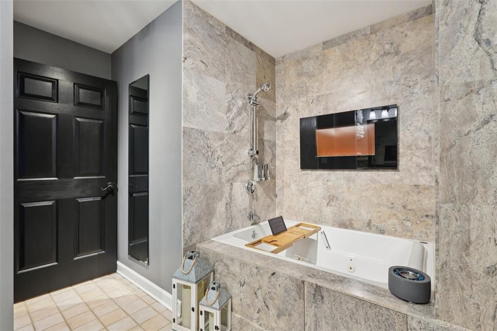 待售: $625,000 (2 贝兹, 2 浴室, 1022 平方英尺)