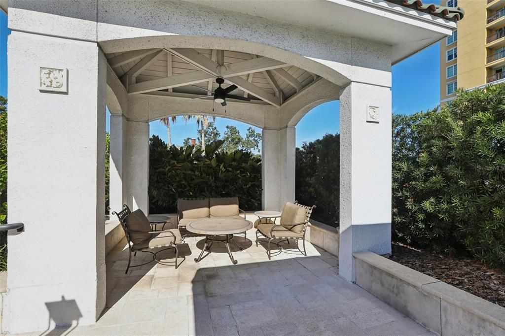 待售: $625,000 (2 贝兹, 2 浴室, 1022 平方英尺)