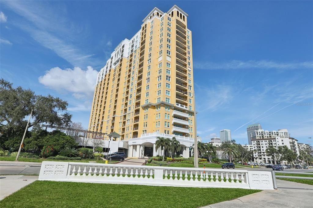 待售: $625,000 (2 贝兹, 2 浴室, 1022 平方英尺)