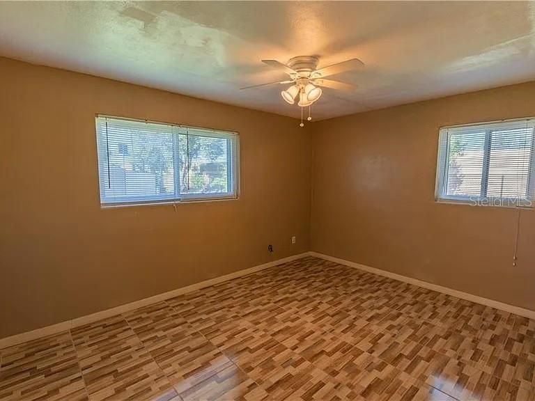 Active With Contract: $2,100 (3 beds, 2 baths, 1060 Square Feet)