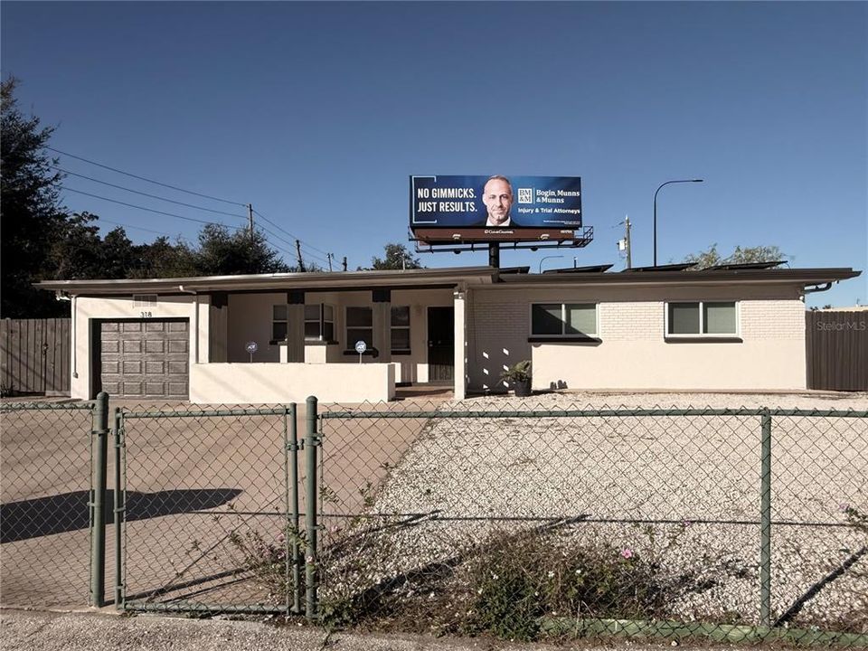 Active With Contract: $2,100 (3 beds, 2 baths, 1060 Square Feet)