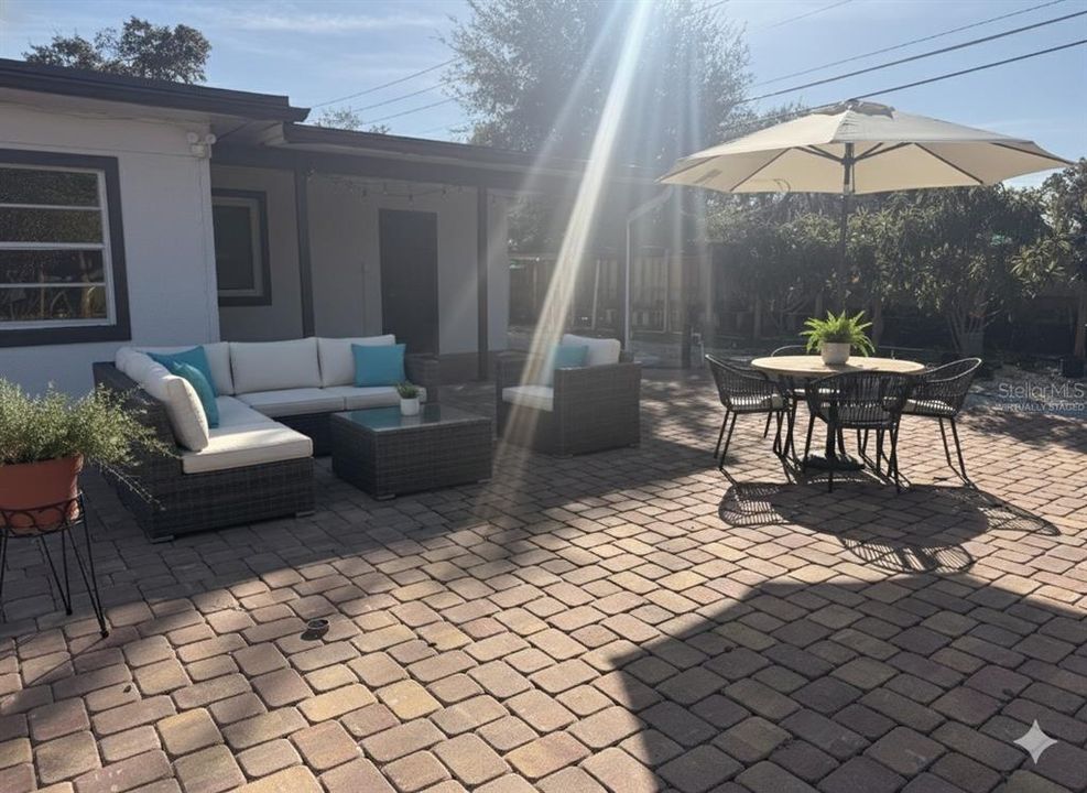 Active With Contract: $2,100 (3 beds, 2 baths, 1060 Square Feet)
