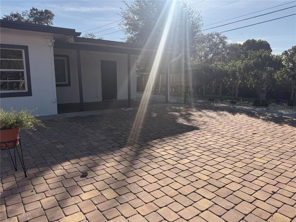 Active With Contract: $2,100 (3 beds, 2 baths, 1060 Square Feet)