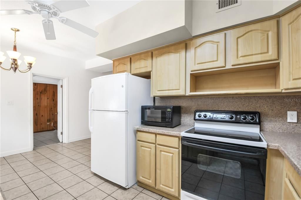 For Sale: $345,000 (3 beds, 2 baths, 1431 Square Feet)