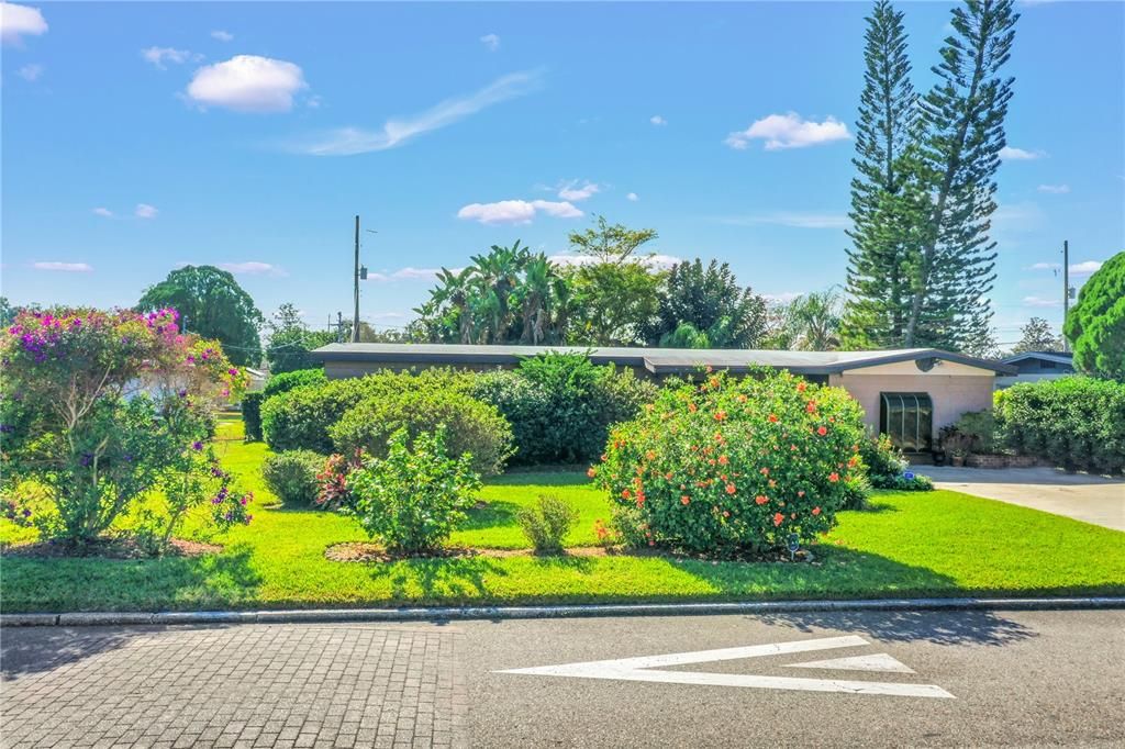 For Sale: $345,000 (3 beds, 2 baths, 1431 Square Feet)