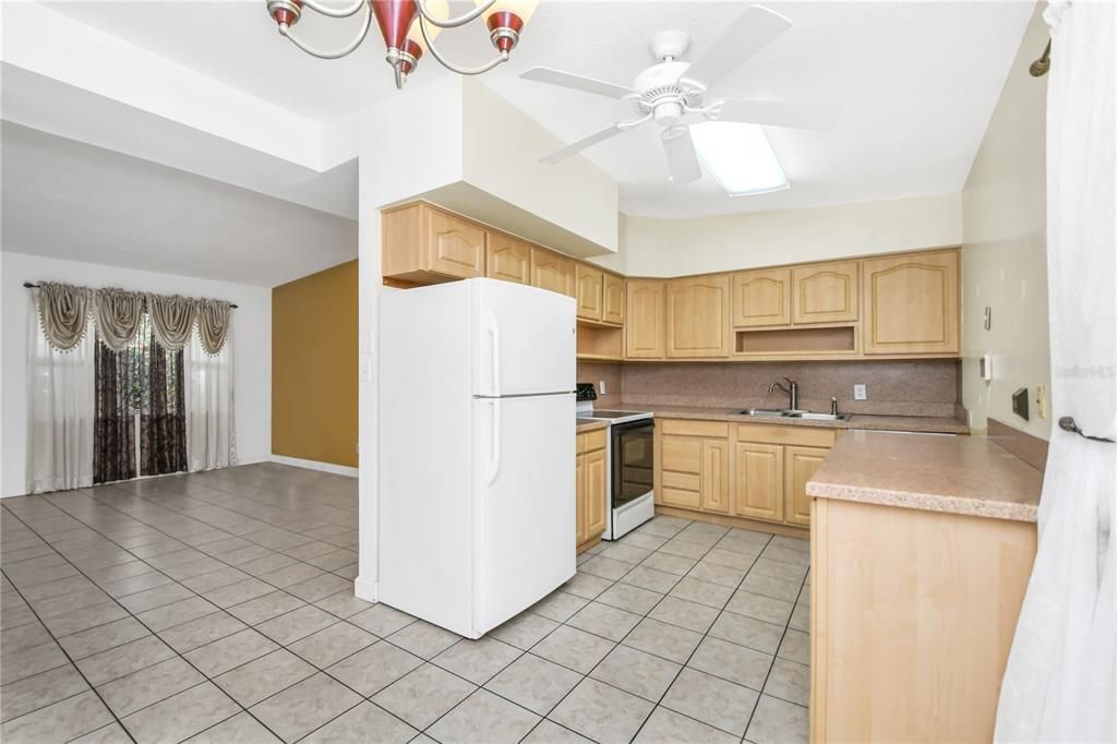 For Sale: $345,000 (3 beds, 2 baths, 1431 Square Feet)