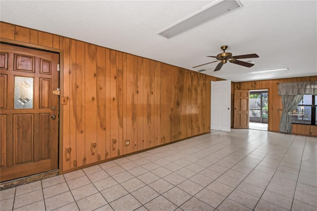 For Sale: $345,000 (3 beds, 2 baths, 1431 Square Feet)