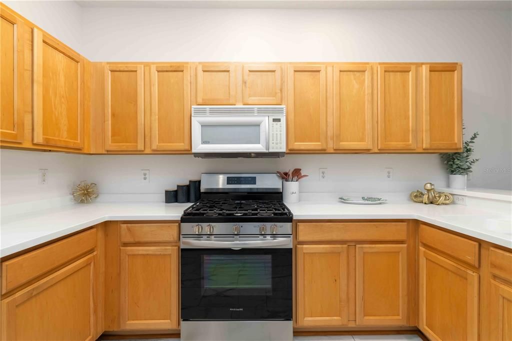 На продажу: $339,900 (2 спален, 2 ванн, 1391 Квадратных фут)