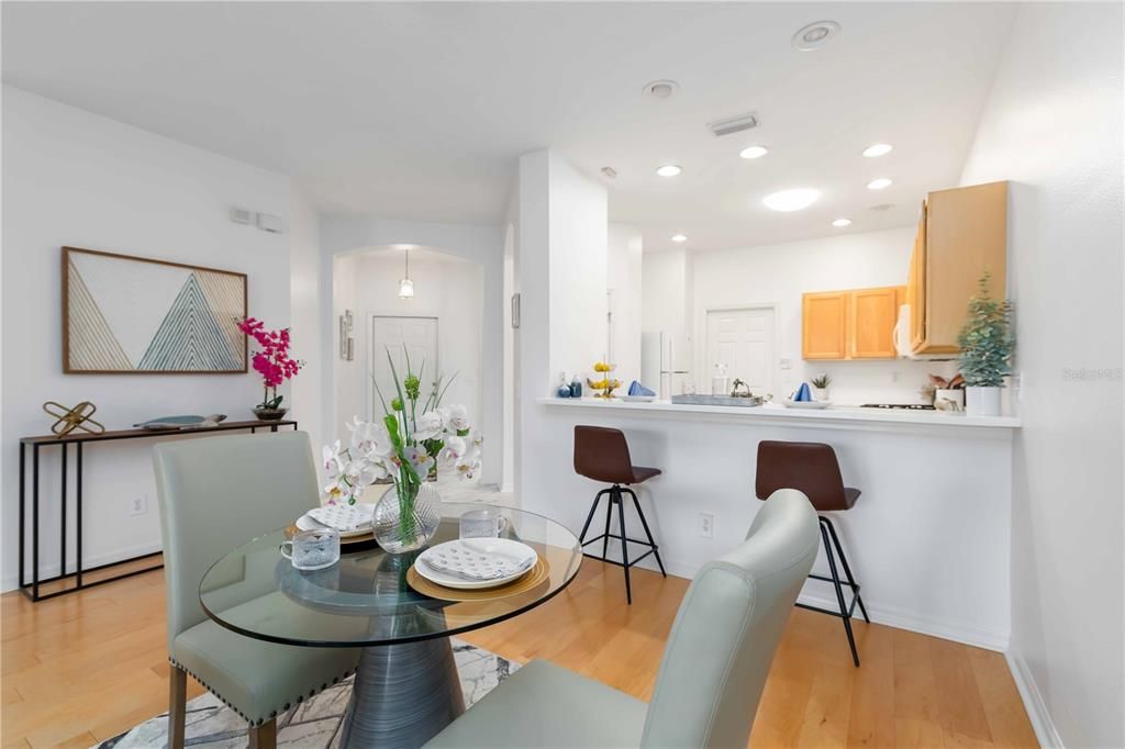 На продажу: $339,900 (2 спален, 2 ванн, 1391 Квадратных фут)