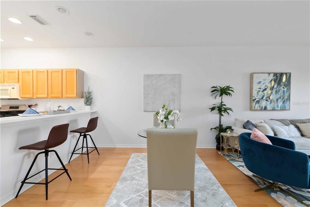 На продажу: $339,900 (2 спален, 2 ванн, 1391 Квадратных фут)