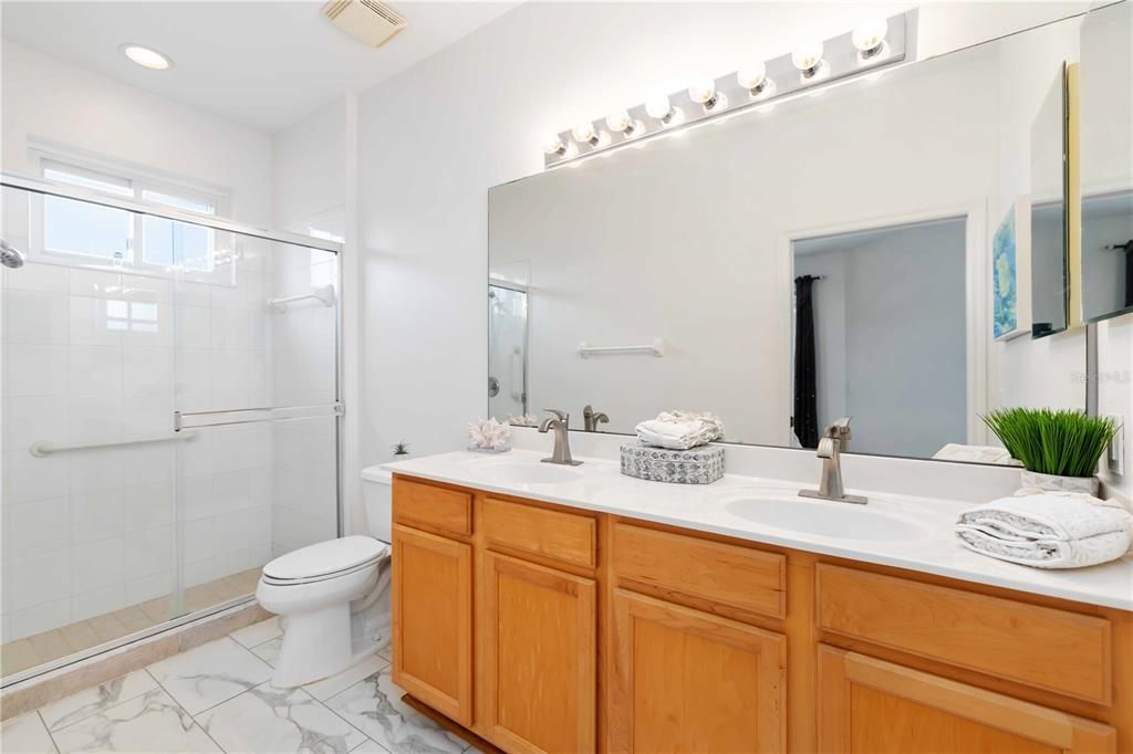 На продажу: $339,900 (2 спален, 2 ванн, 1391 Квадратных фут)