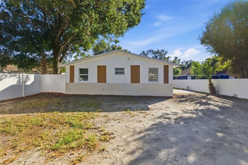 For Sale: $535,000 (7 beds, 0 baths, 2600 Square Feet)