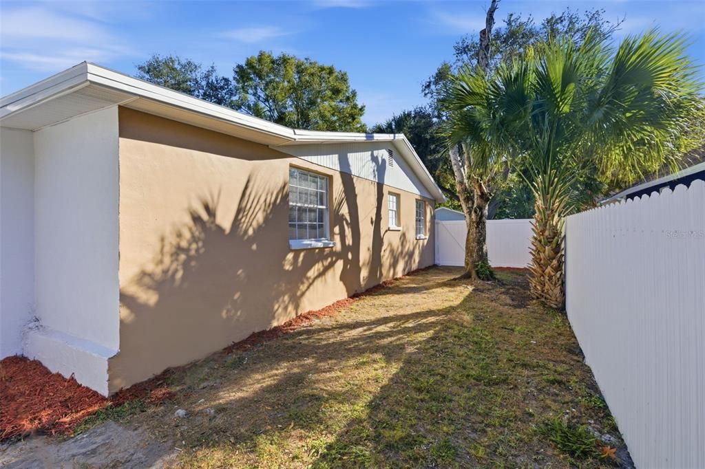 For Sale: $535,000 (7 beds, 0 baths, 2600 Square Feet)