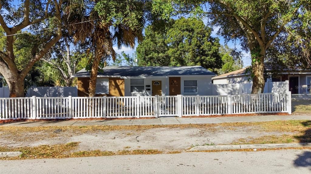 For Sale: $535,000 (7 beds, 0 baths, 2600 Square Feet)