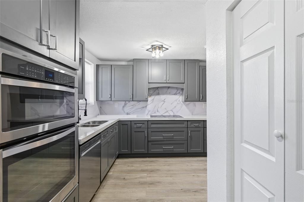 For Sale: $535,000 (7 beds, 0 baths, 2600 Square Feet)