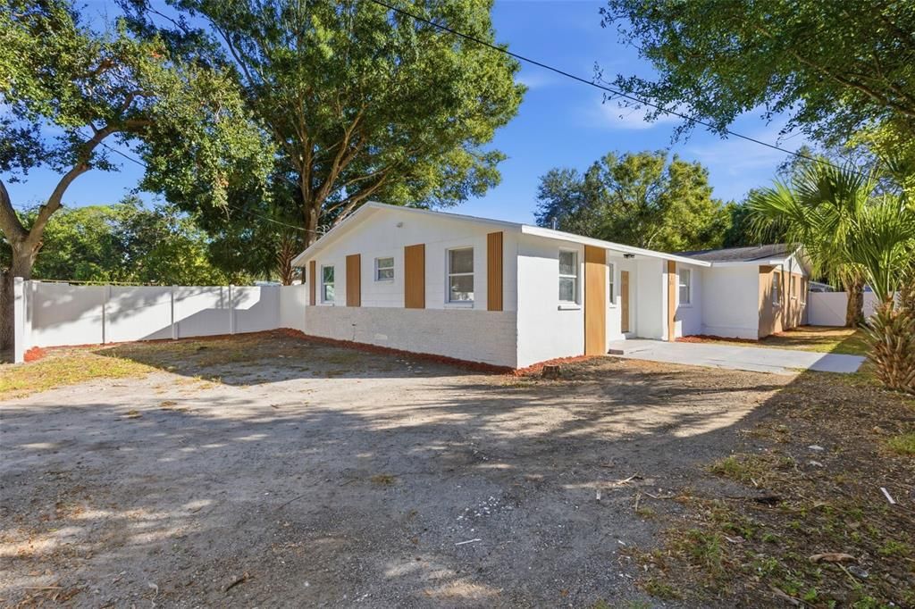 For Sale: $535,000 (7 beds, 0 baths, 2600 Square Feet)