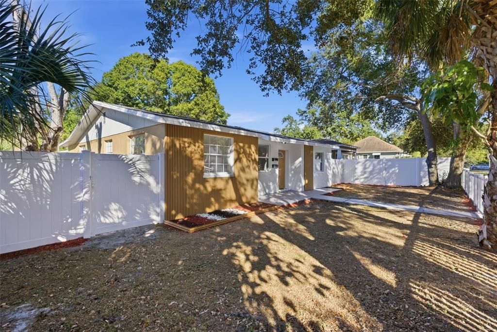 For Sale: $535,000 (7 beds, 0 baths, 2600 Square Feet)