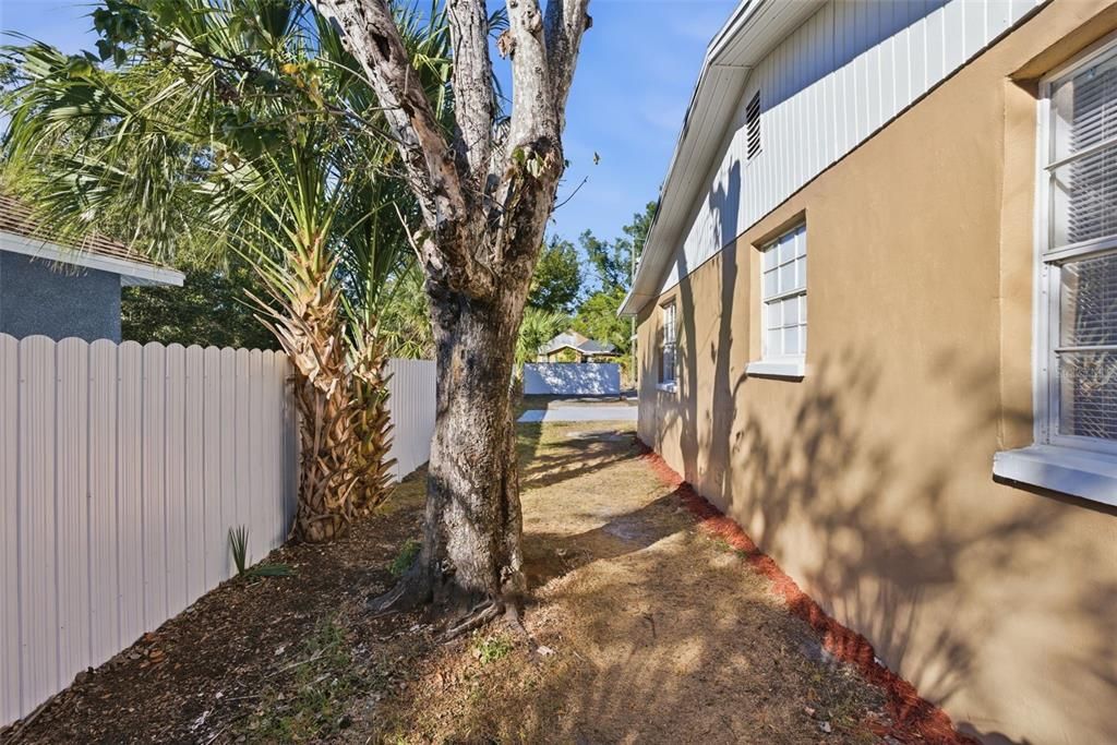 For Sale: $535,000 (7 beds, 0 baths, 2600 Square Feet)