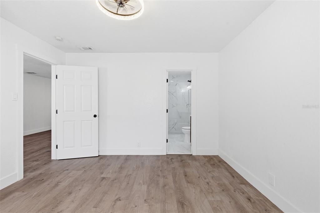 For Sale: $535,000 (7 beds, 0 baths, 2600 Square Feet)