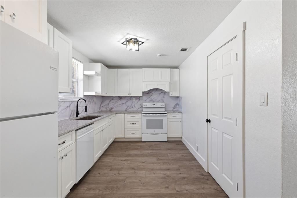 For Sale: $535,000 (7 beds, 0 baths, 2600 Square Feet)