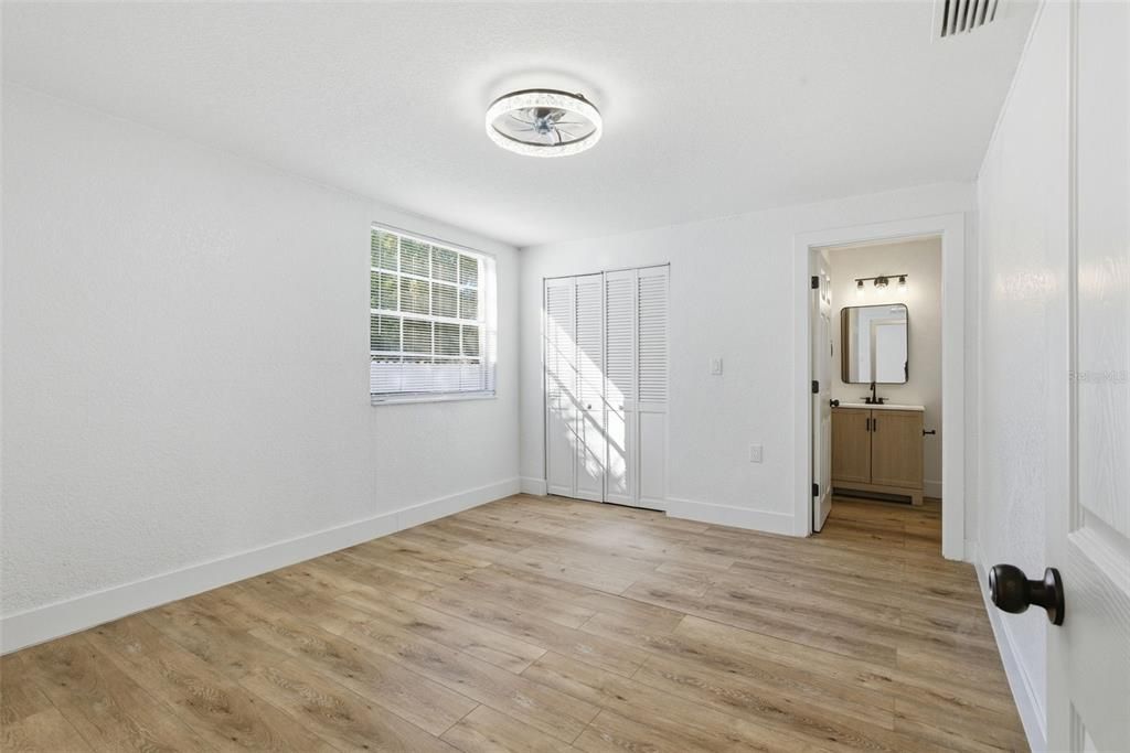 For Sale: $535,000 (7 beds, 0 baths, 2600 Square Feet)