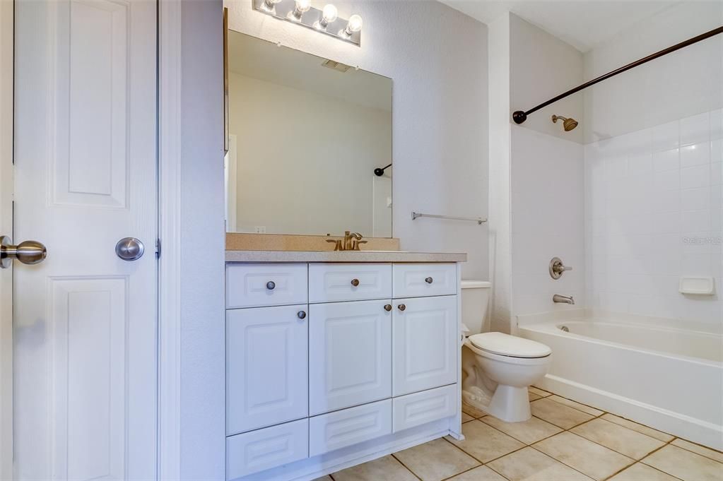 For Sale: $255,000 (2 beds, 2 baths, 1010 Square Feet)