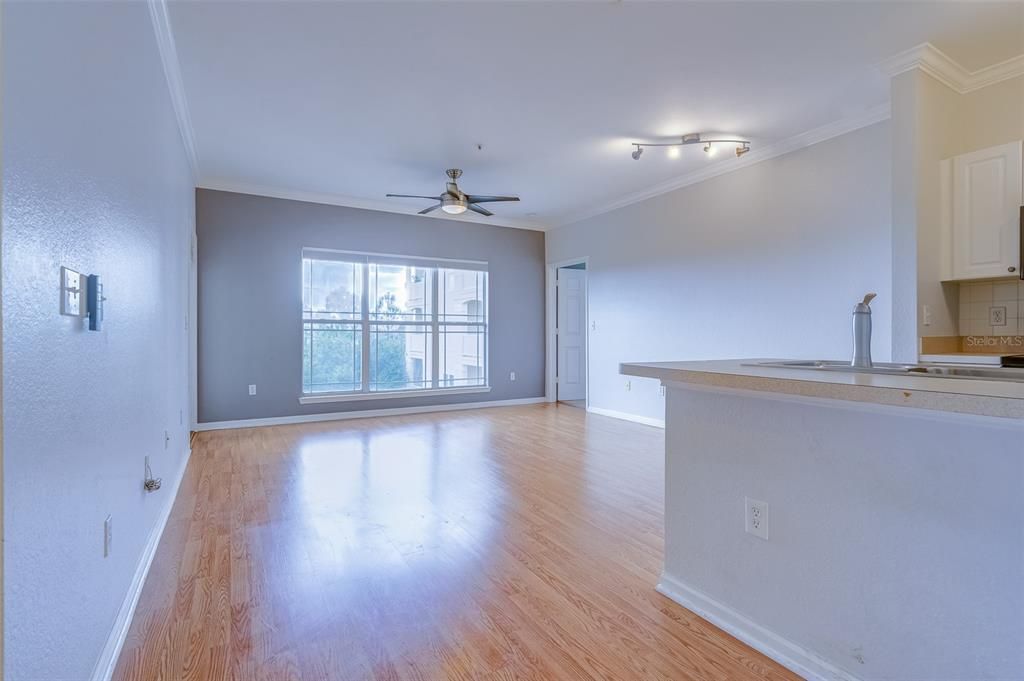 For Sale: $255,000 (2 beds, 2 baths, 1010 Square Feet)