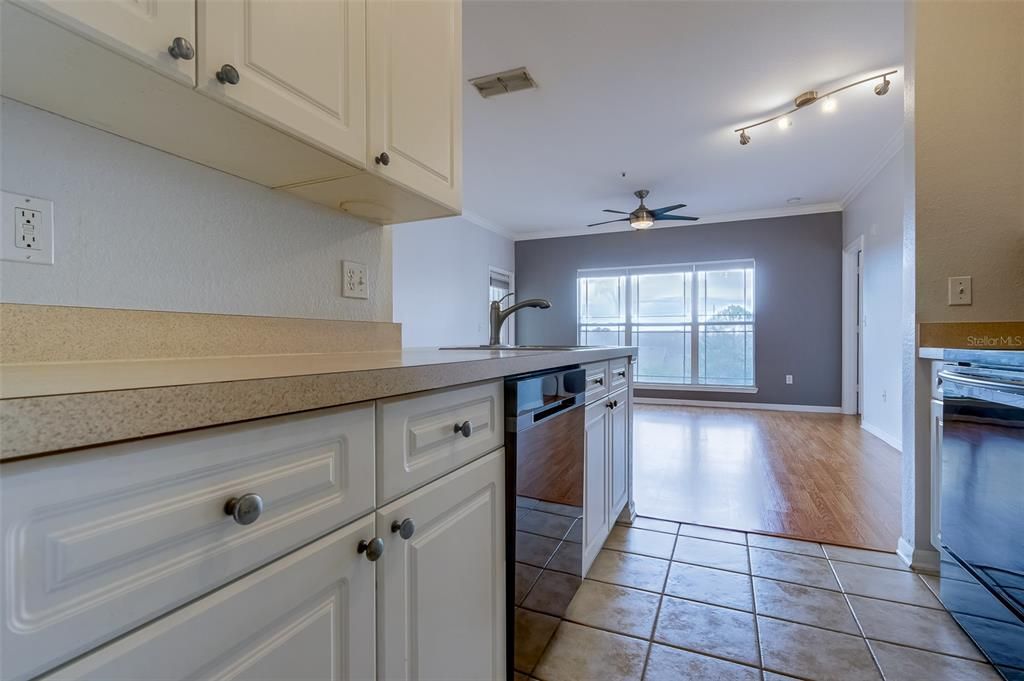 For Sale: $255,000 (2 beds, 2 baths, 1010 Square Feet)