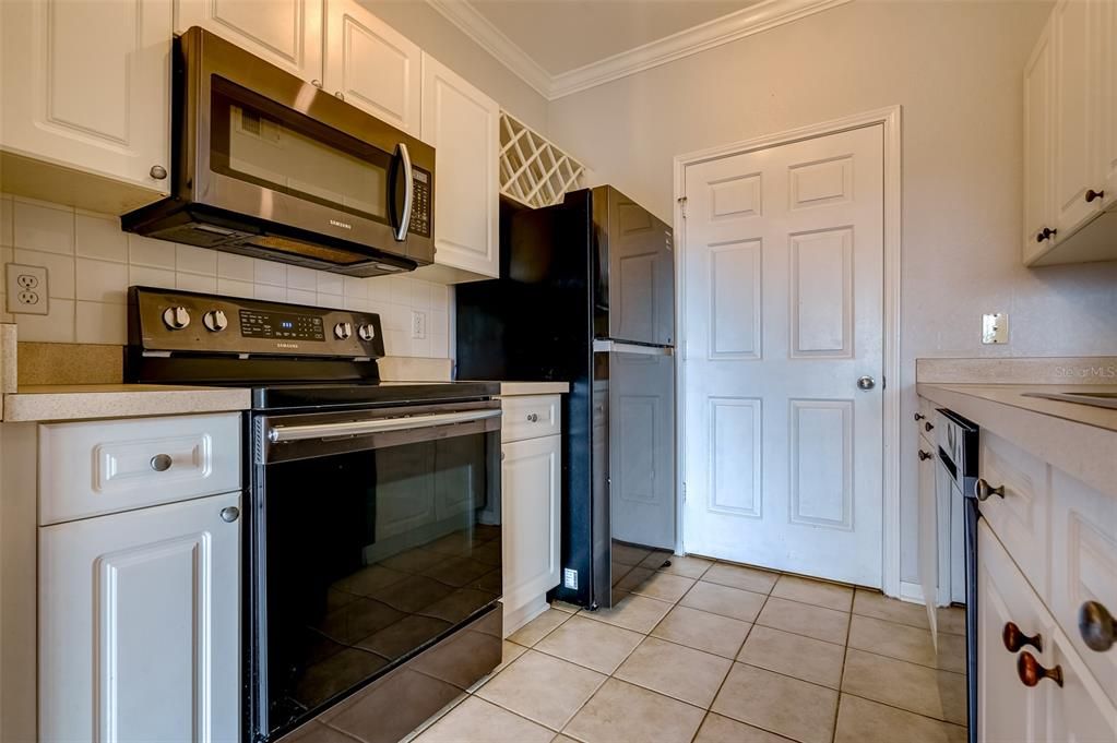 For Sale: $255,000 (2 beds, 2 baths, 1010 Square Feet)