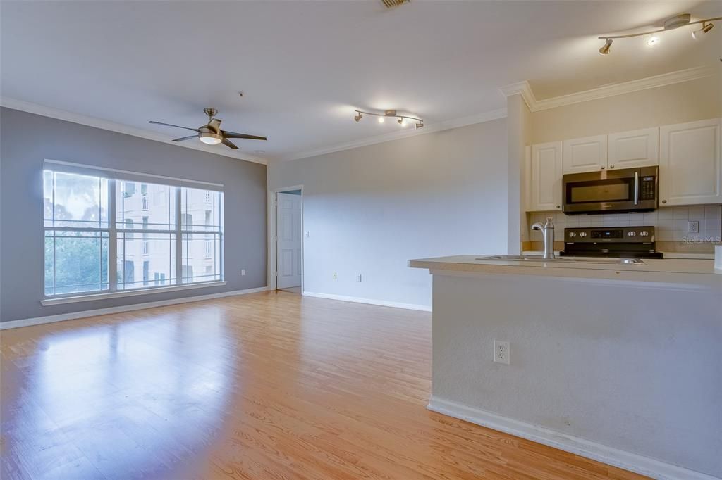 For Sale: $255,000 (2 beds, 2 baths, 1010 Square Feet)
