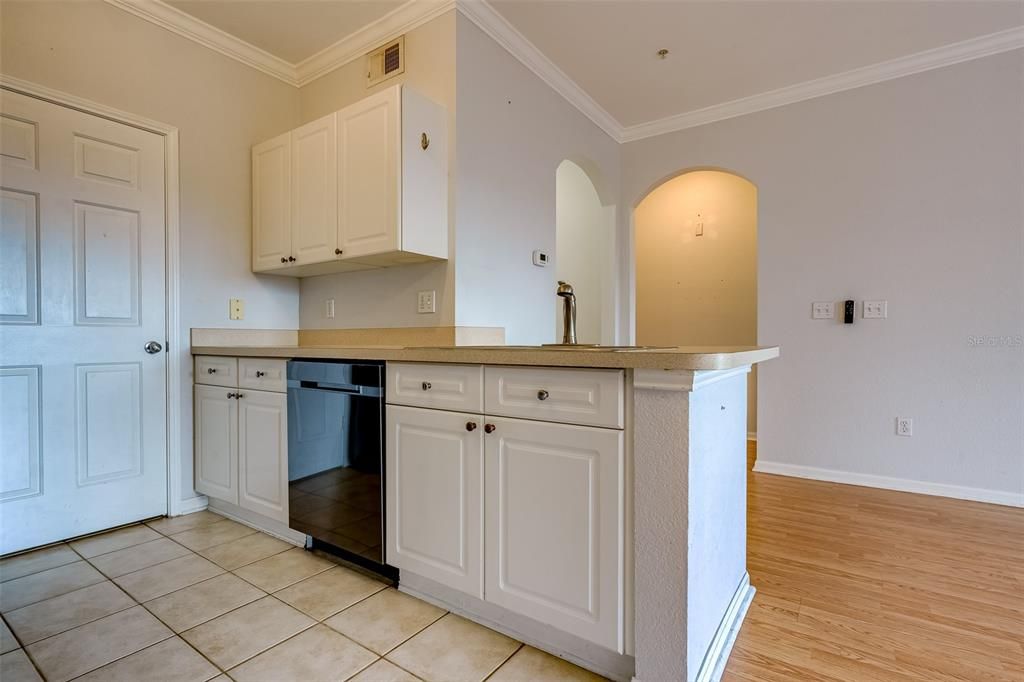 For Sale: $255,000 (2 beds, 2 baths, 1010 Square Feet)