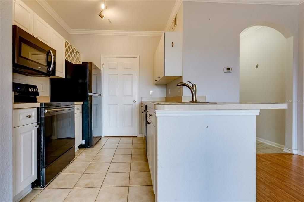 For Sale: $255,000 (2 beds, 2 baths, 1010 Square Feet)