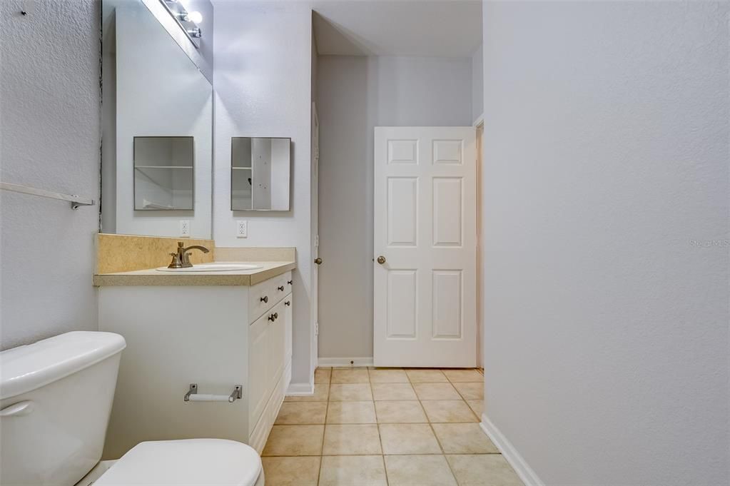 For Sale: $255,000 (2 beds, 2 baths, 1010 Square Feet)