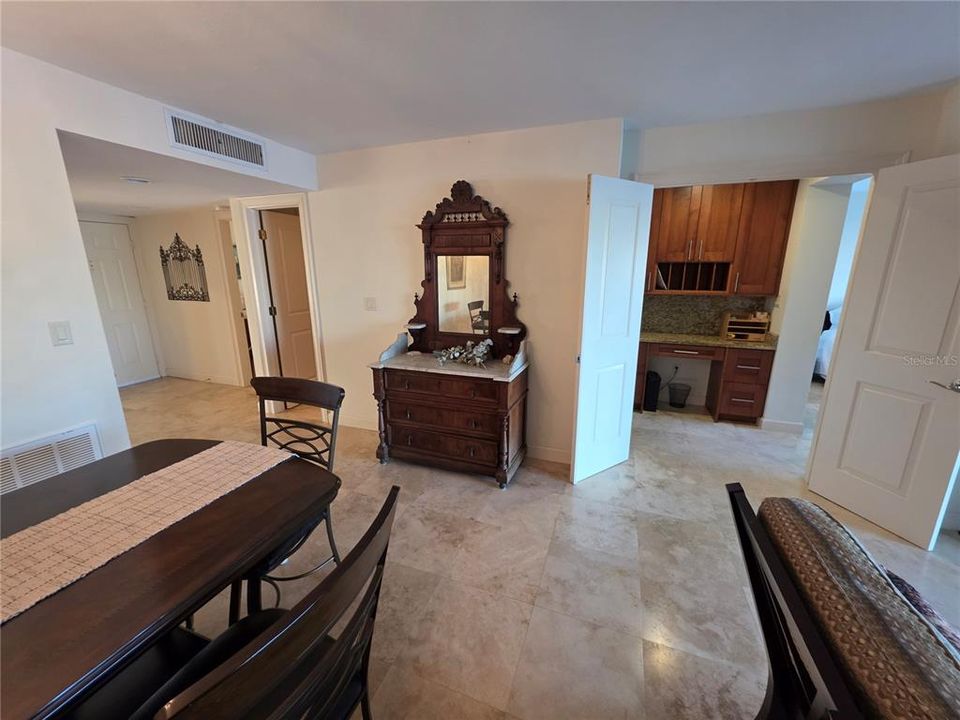 For Rent: $2,995 (2 beds, 2 baths, 1075 Square Feet)