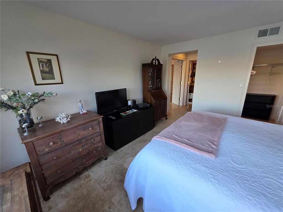 For Rent: $2,995 (2 beds, 2 baths, 1075 Square Feet)