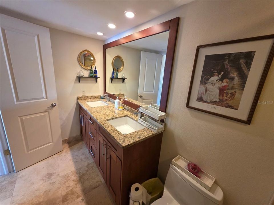 For Rent: $2,995 (2 beds, 2 baths, 1075 Square Feet)