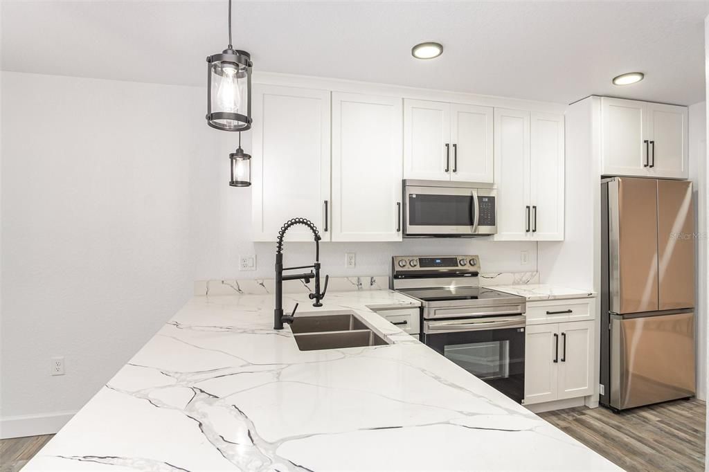 For Sale: $389,999 (3 beds, 2 baths, 1354 Square Feet)