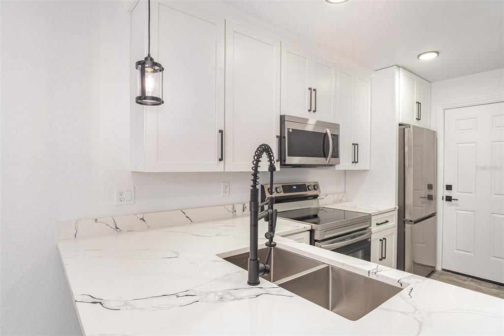 For Sale: $389,999 (3 beds, 2 baths, 1354 Square Feet)