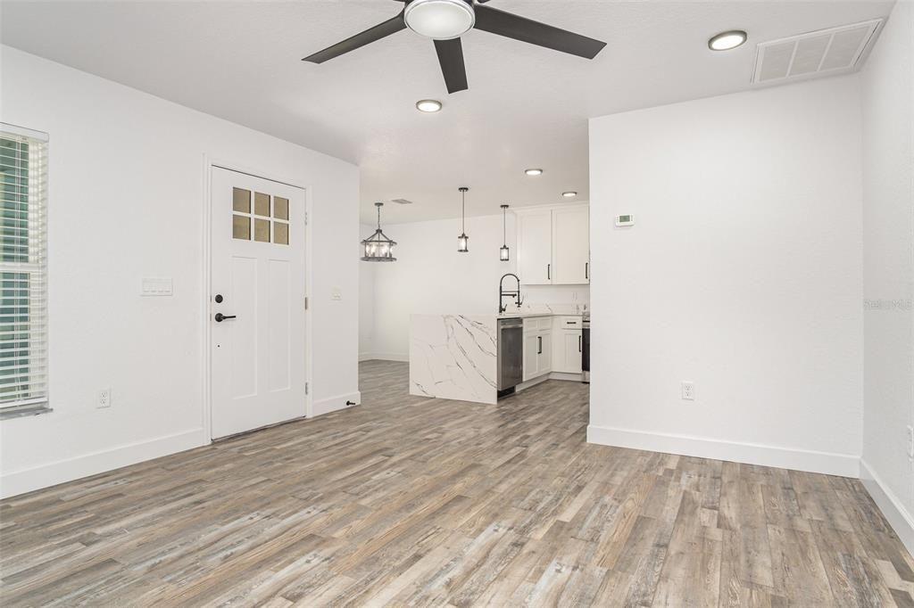 For Sale: $389,999 (3 beds, 2 baths, 1354 Square Feet)