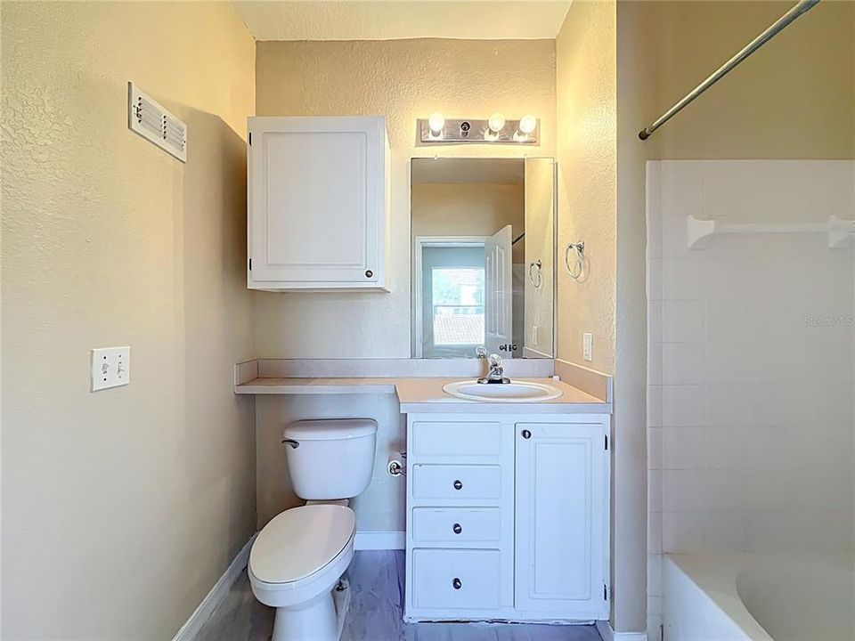 待售: $199,995 (2 贝兹, 2 浴室, 1048 平方英尺)