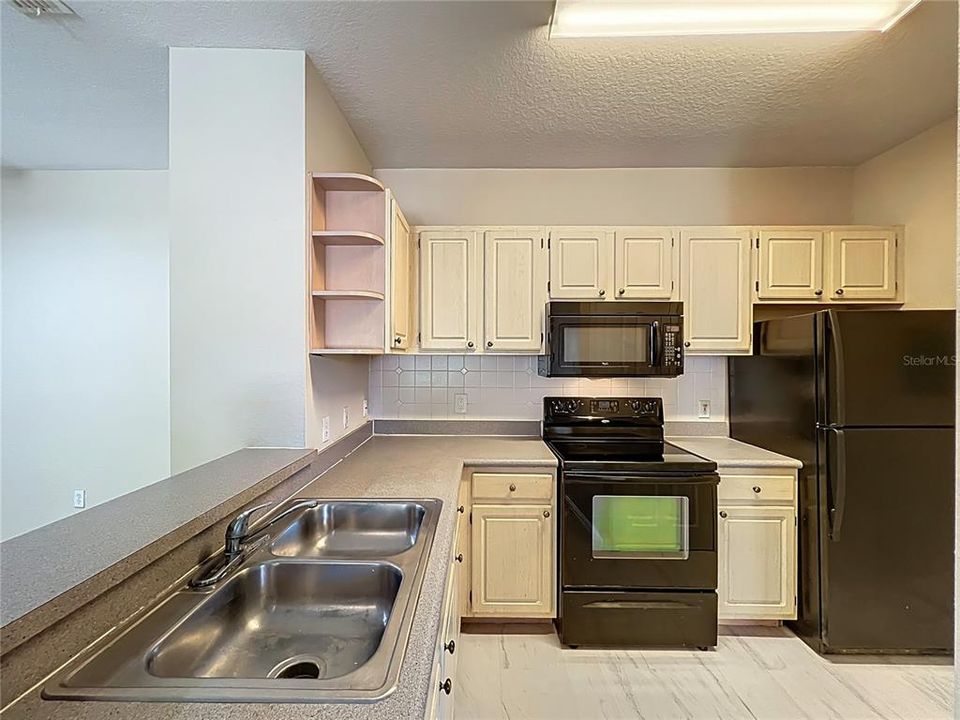 待售: $199,995 (2 贝兹, 2 浴室, 1048 平方英尺)