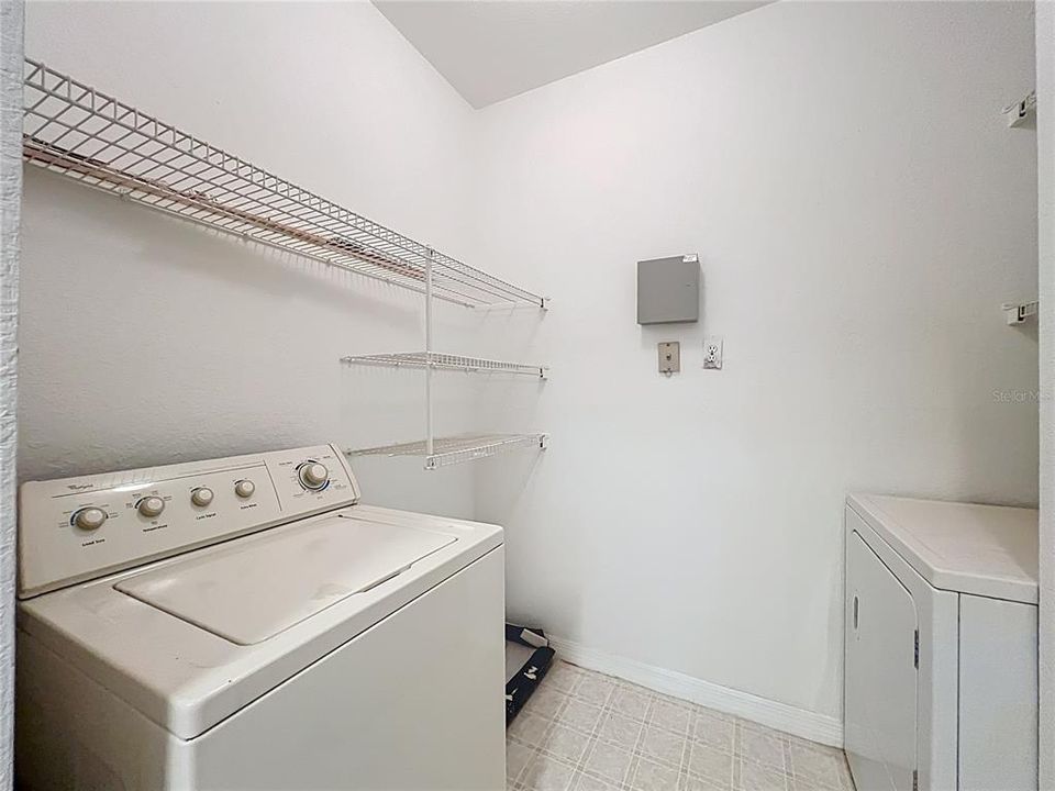 待售: $199,995 (2 贝兹, 2 浴室, 1048 平方英尺)