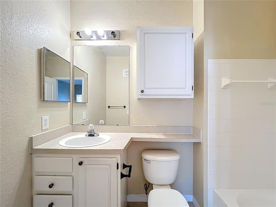 待售: $199,995 (2 贝兹, 2 浴室, 1048 平方英尺)